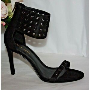 Pelle moda Ansley Women's 8.5M black nubuck heels